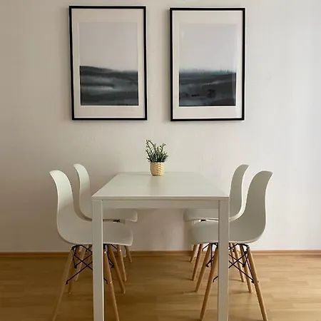 Grosse Altstadtwohnung Im Zentrum, Mit Balkon, Top Lage, 4 Schlafplaetzen * Magdeburk