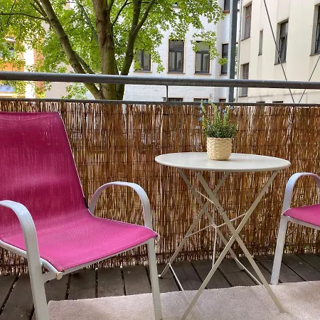 Grosse Altstadtwohnung Im Zentrum, Mit Balkon, Top Lage, 4 Schlafplaetzen Apartment