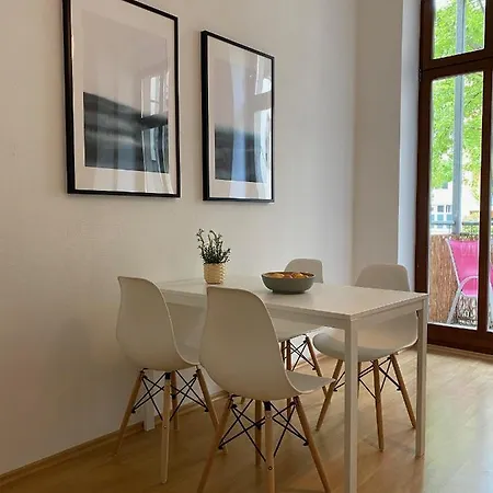 Apartment Grosse Altstadtwohnung Im Zentrum, Mit Balkon, Top Lage, 4 Schlafplaetzen Magdeburg