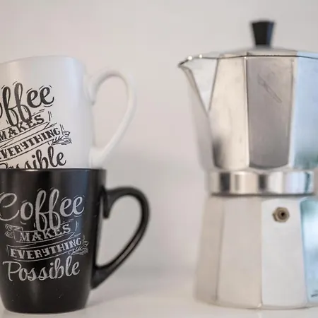 Grosse Altstadtwohnung Im Zentrum, Mit Balkon, Top Lage, 4 Schlafplaetzen *