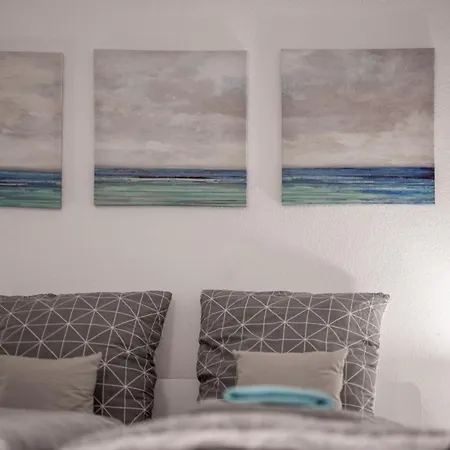 Grosse Altstadtwohnung Im Zentrum, Mit Balkon, Top Lage, 4 Schlafplaetzen *