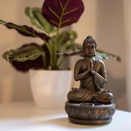 Grosse Altstadtwohnung Im Zentrum, Mit Balkon, Top Lage, 4 Schlafplaetzen * Magdeburgo