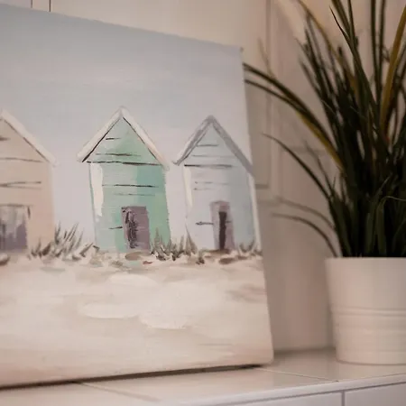 Grosse Altstadtwohnung Im Zentrum, Mit Balkon, Top Lage, 4 Schlafplaetzen * Magdeburk