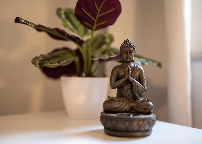 Altstadtwohnung Mit Tollem Balkon In Prima Lage Mit 4 Schlafplätzen * Magdeburg