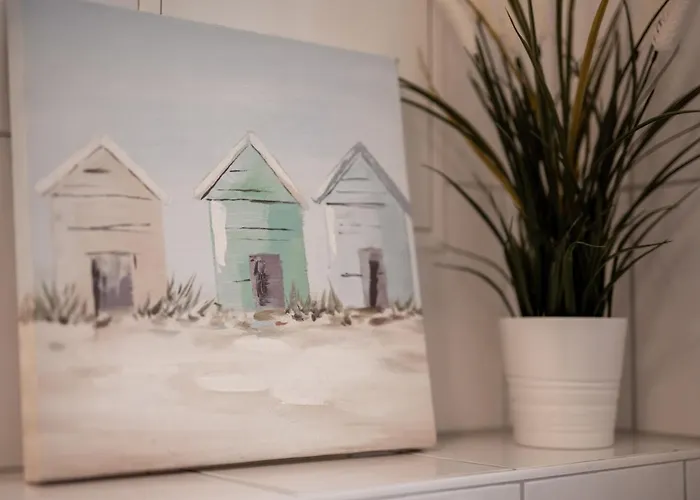 Altstadtwohnung Mit Tollem Balkon In Prima Lage Mit 4 Schlafplätzen * Magdeburg